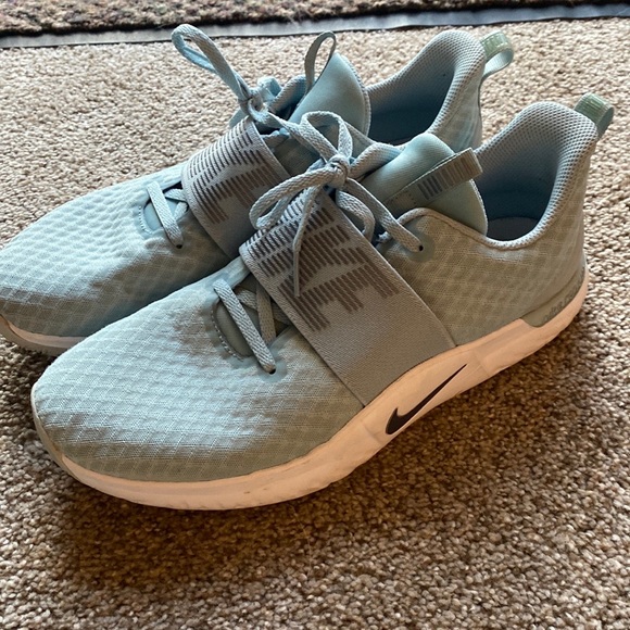 Nike training shoes - Picture 2 of 3